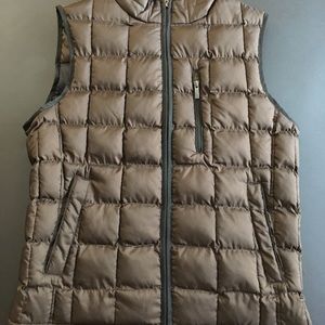 Roundtree & Yorke Vest